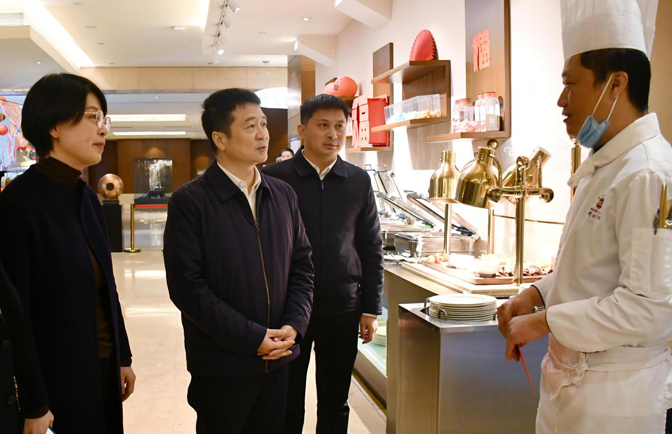 省尊龙集团领导率队开展春节前走访慰问